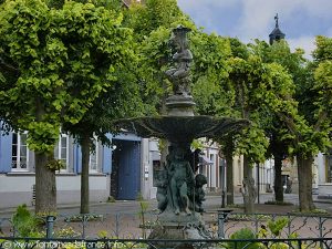 La Fontaine Place Darnétal