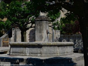 La Fontaine Place du Village