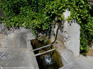 Fontaine près du Pont du Lèze