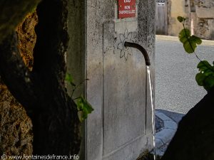 Fontaine sur autre partie de la Place Pommier