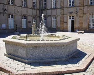 La Fontaine Place de la Mairie