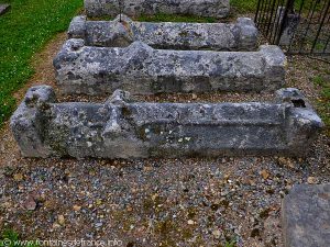 Alignement de tombes