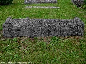 Eléments décoratifs de l'une des tombes