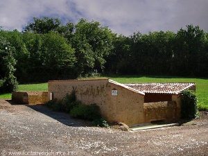 La Fontaine et le Lavoir de Ridefeu