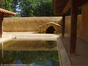 La Fontaine et le Lavoir de Ridefeu