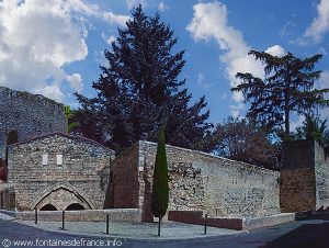 Vue de l'ensemble fontaine et abreuvoir