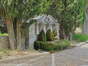 La Fontaine aux Trois Masques