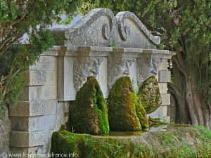 La Fontaine aux Trois Masques