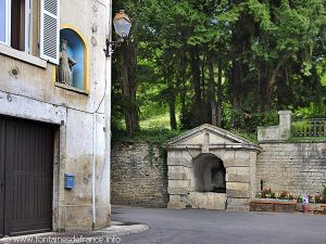 La Fontaine rue Caroline Aigle