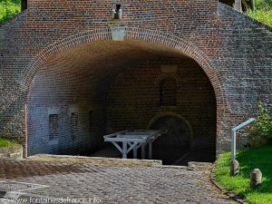 La Source et le Lavoir Tunnel