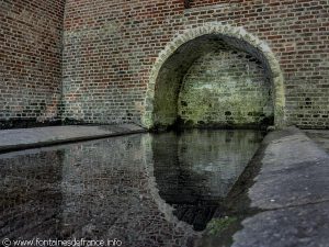 La Source et le Lavoir Tunnel