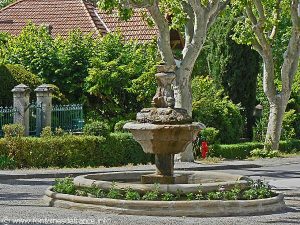 La Fontaine aux Dauphins