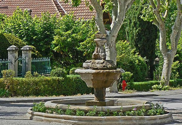 La Fontaine aux Dauphins