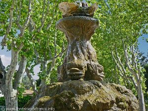 La Fontaine aux Dauphins