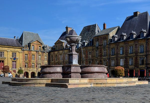 La Fontaine Place Ducal