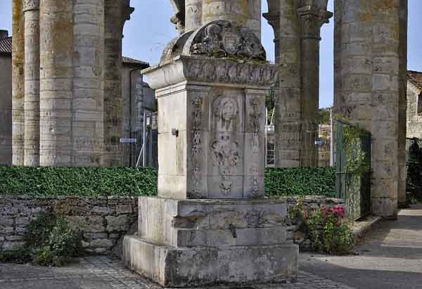 La Fontaine Saint-Sauveur