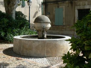 La Fontaine Place de l'Orme