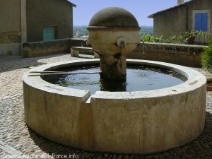 La Fontaine Place de l'Orme