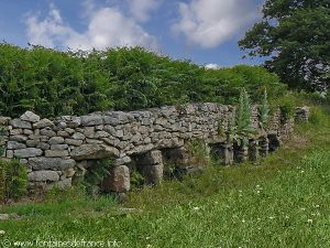 La Fontaine-abreuvoir de Létrade