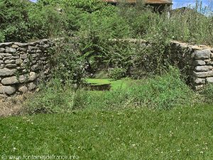 La Fontaine-abreuvoir de Létrade