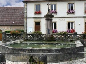 La Fontaine Place de la Mairie