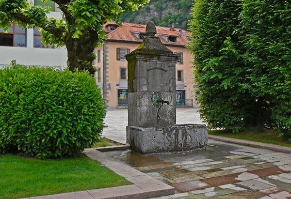 La Fontaine Place des Albroges La Fontaine Place des Albroges