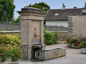 La Fontaine Place de l'Eglise