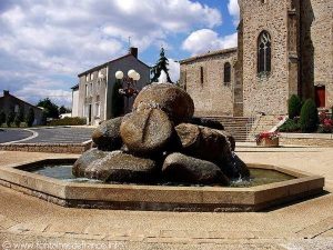 La Fontaine Place de l'Eglise