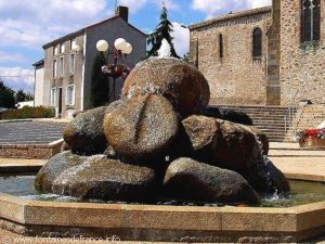 La Fontaine Place de l'Eglise