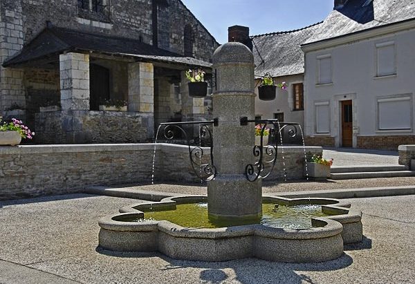La Fontaine Place de l’Eglise