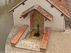 La Fontaine au bord du Cosson