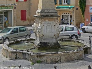 La Fontaine Place des Héros et Martyrs