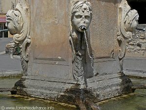 La Fontaine Place des Héros et Martyrs