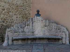 Monument hommage au Baron Le Roy