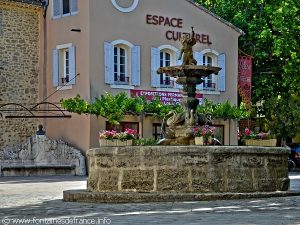 La Fontaine place Max Aubert