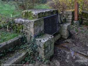 La Fontaine et le Lavoir des Genêts