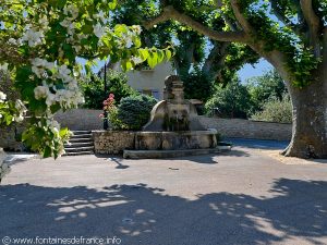 La Fontaine place du Village