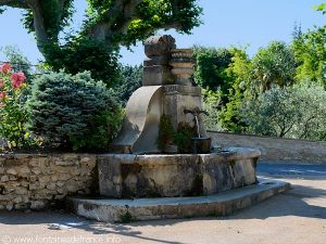 La Fontaine place du Village