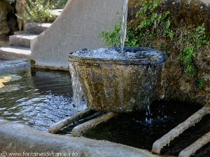 La Fontaine place du Village
