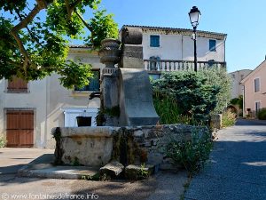 La Fontaine place du Village