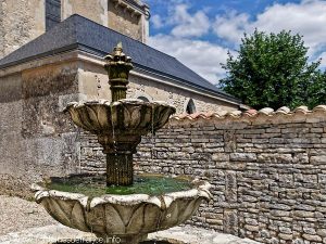 La Fontaine Square de l'Eglise