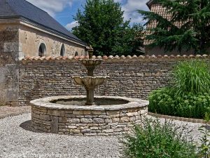 La Fontaine Square de l'Eglise