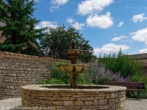 La Fontaine Square de l'Eglise