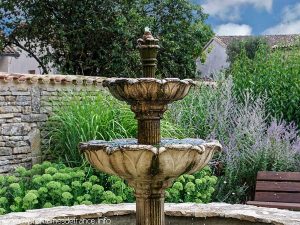 La Fontaine Square de l'Eglise