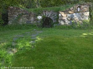 La Fontaine de Pierres Brunes