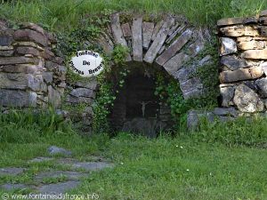 La Fontaine de Pierres Brunes