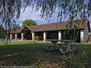 La Fontaine et le Lavoir de l'Emprunt
