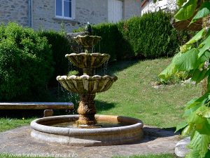 La Fontaine Square de la Mairie