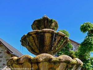 La Fontaine Square de la Mairie