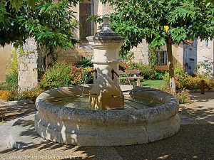 La Fontaine Place de l'Eglise